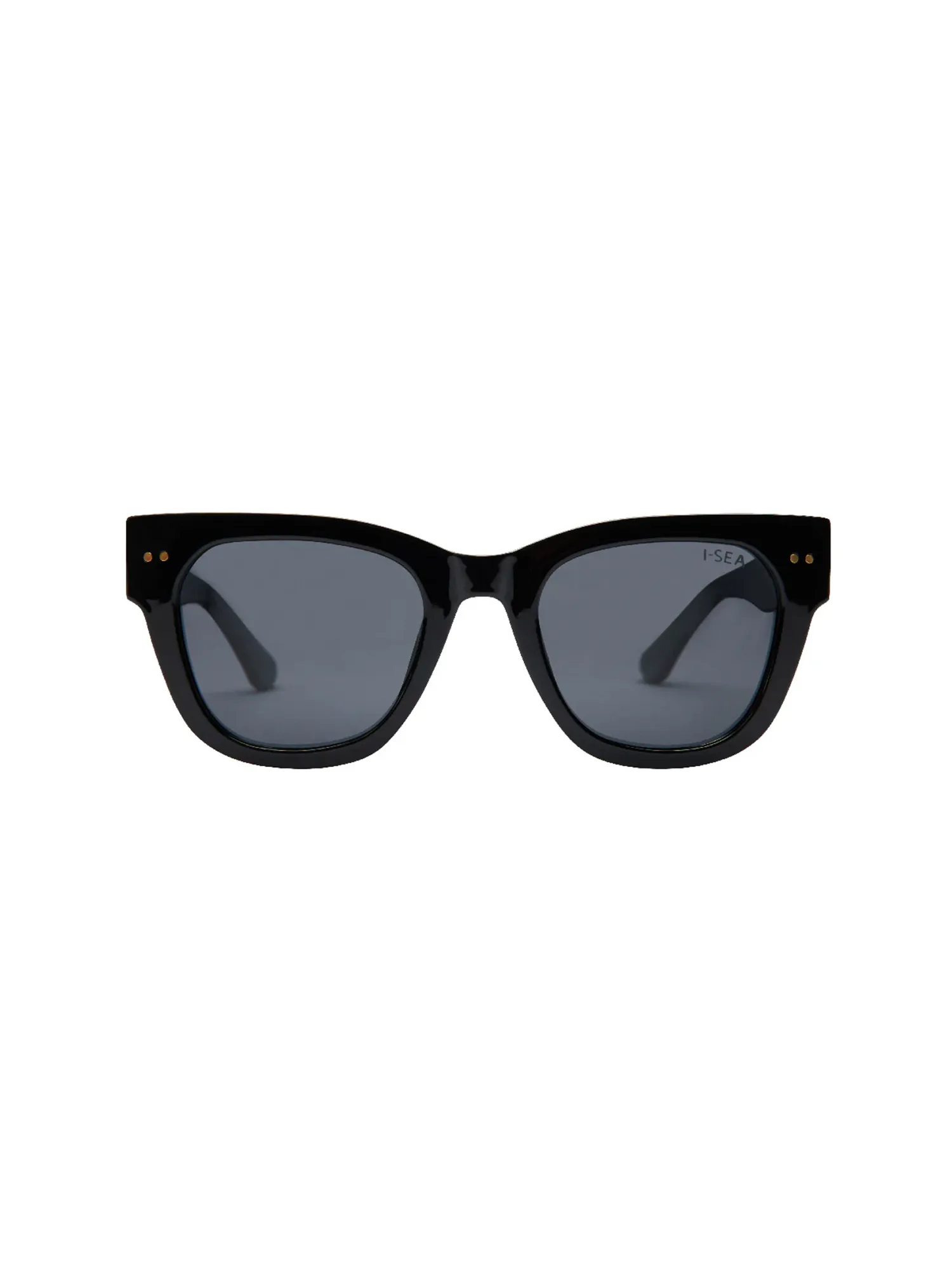 Andie Sunnies in Blk/Smoke pose cool