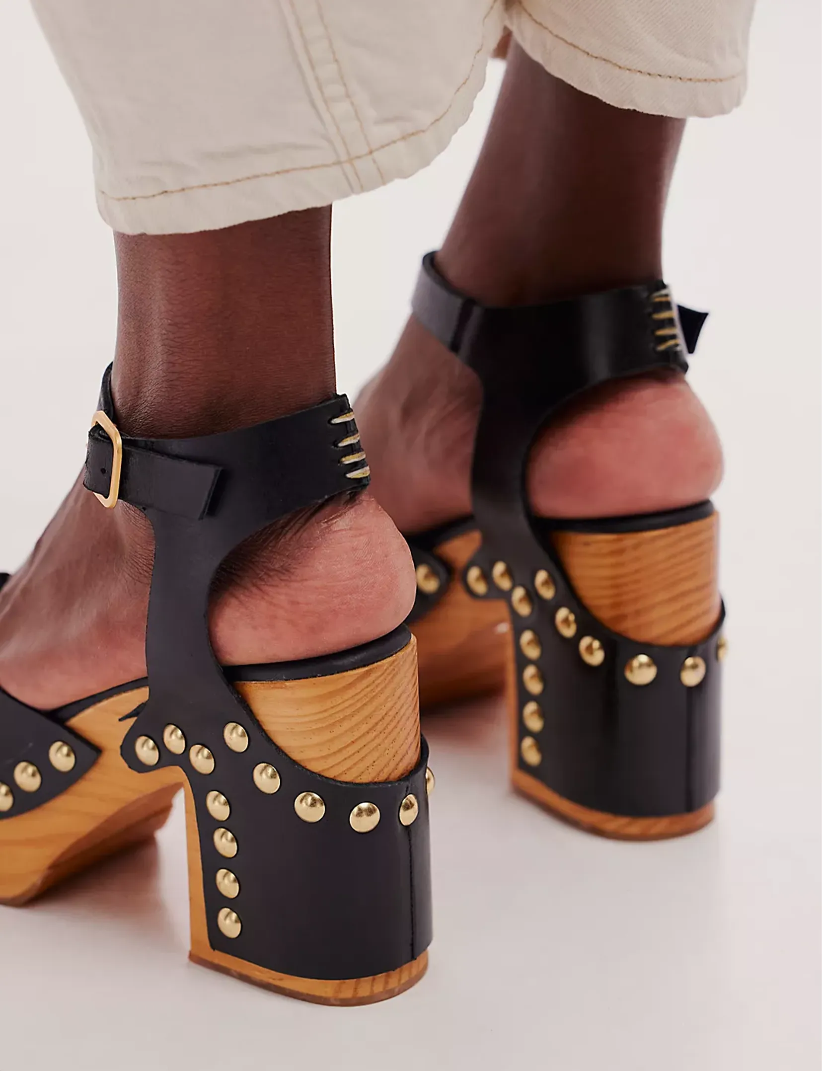 Cecily Clog, Black party safe