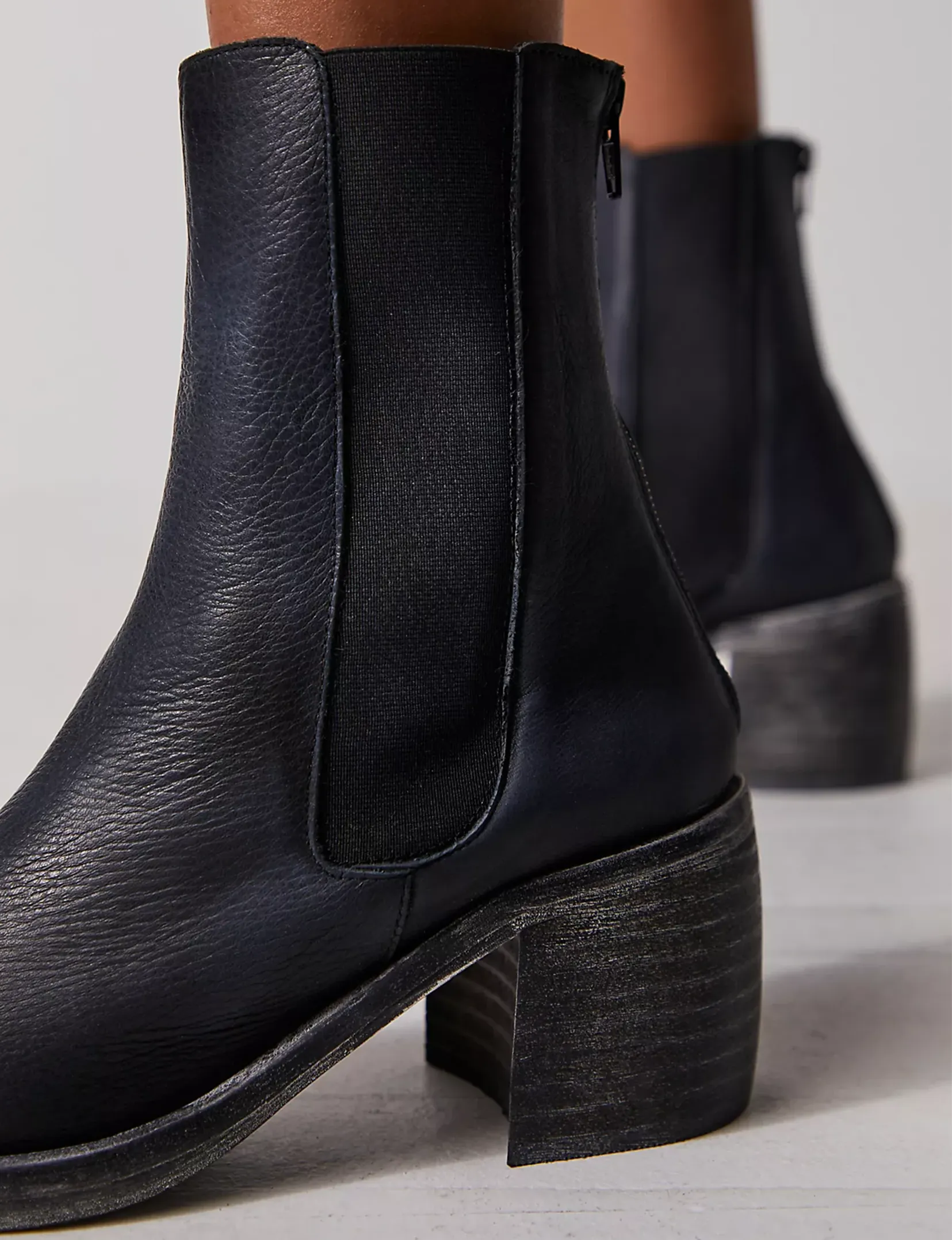 Essential Chelsea Boot, Black urban edge