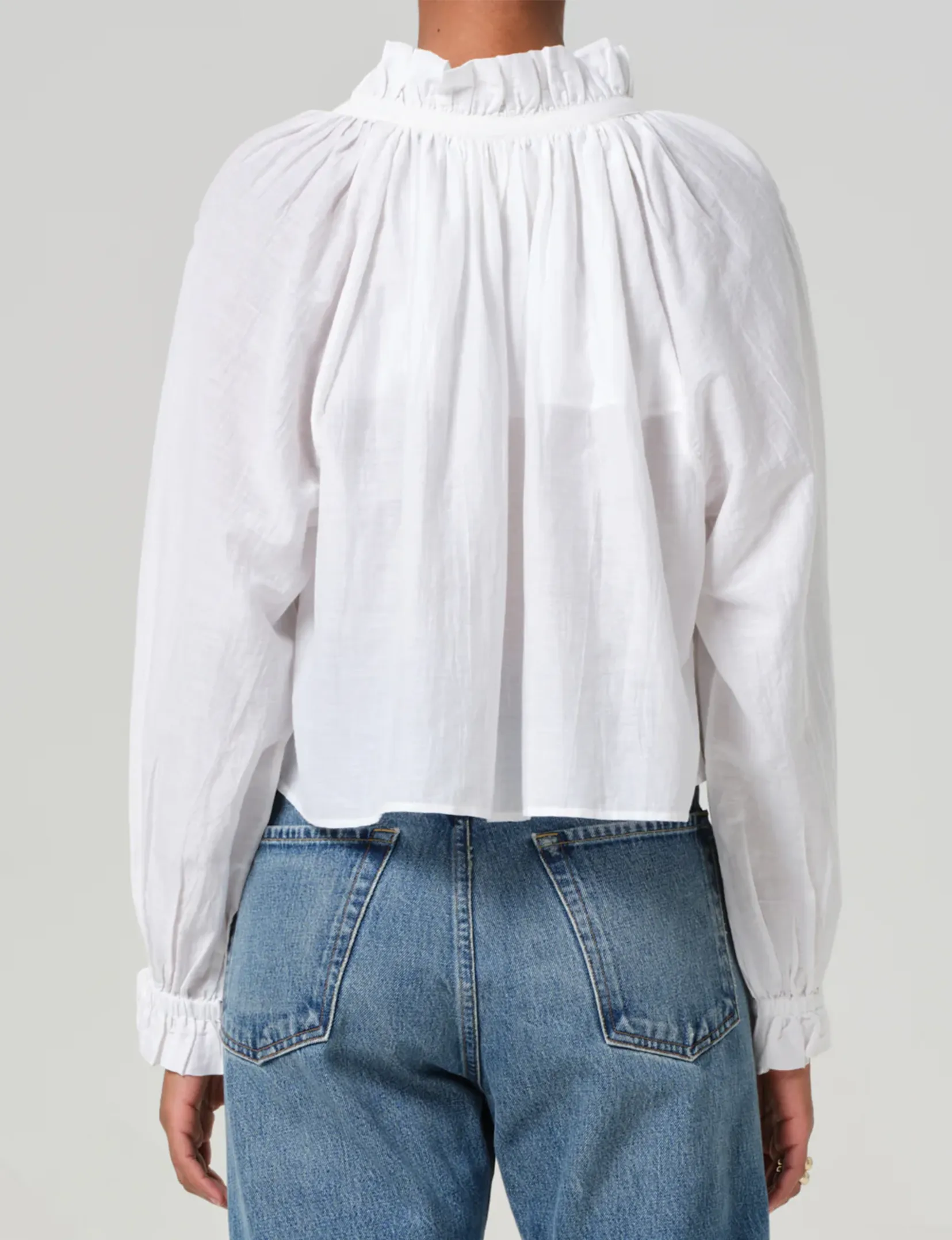 Iris Ruffled Top, White classic fold