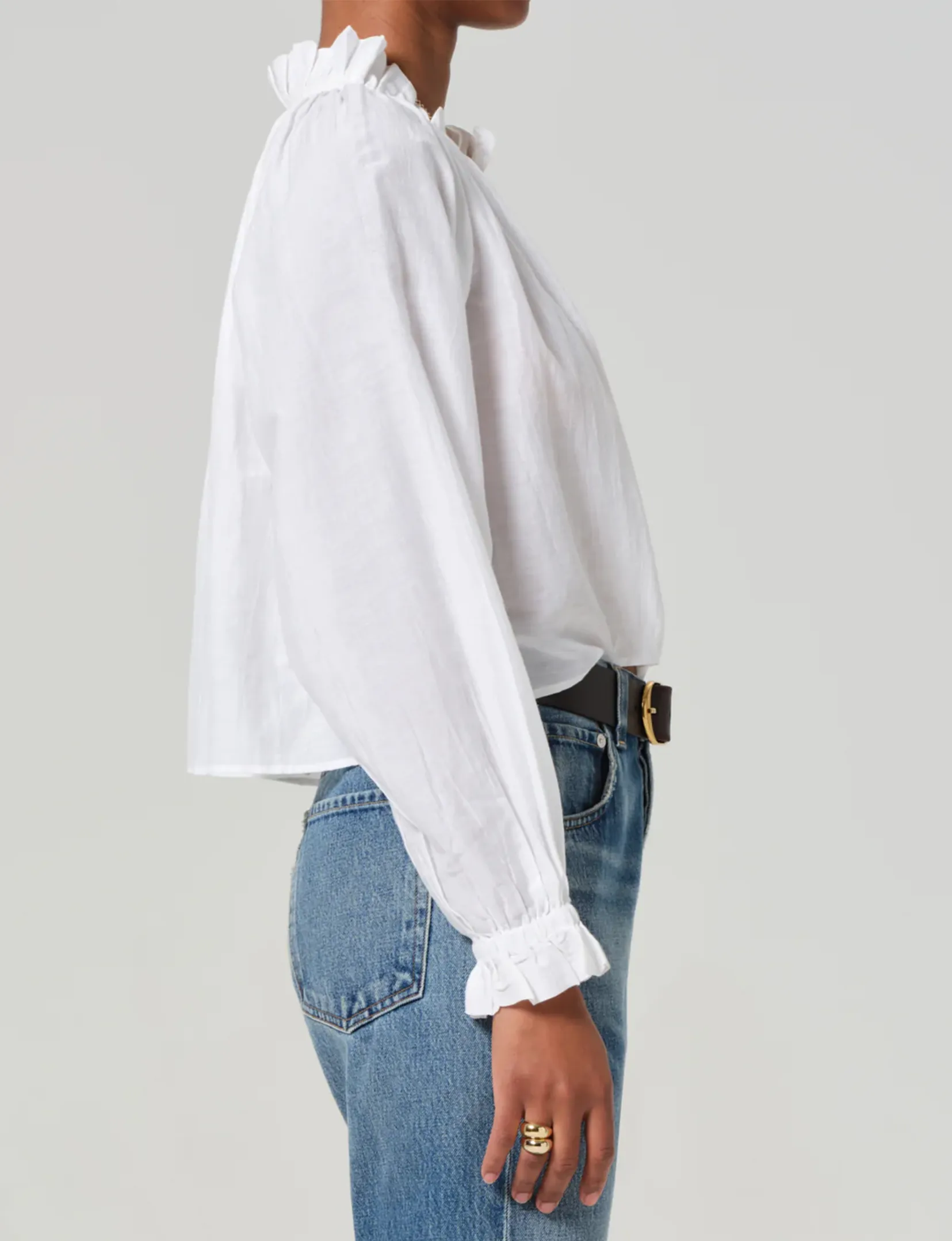Iris Ruffled Top, White classic fold