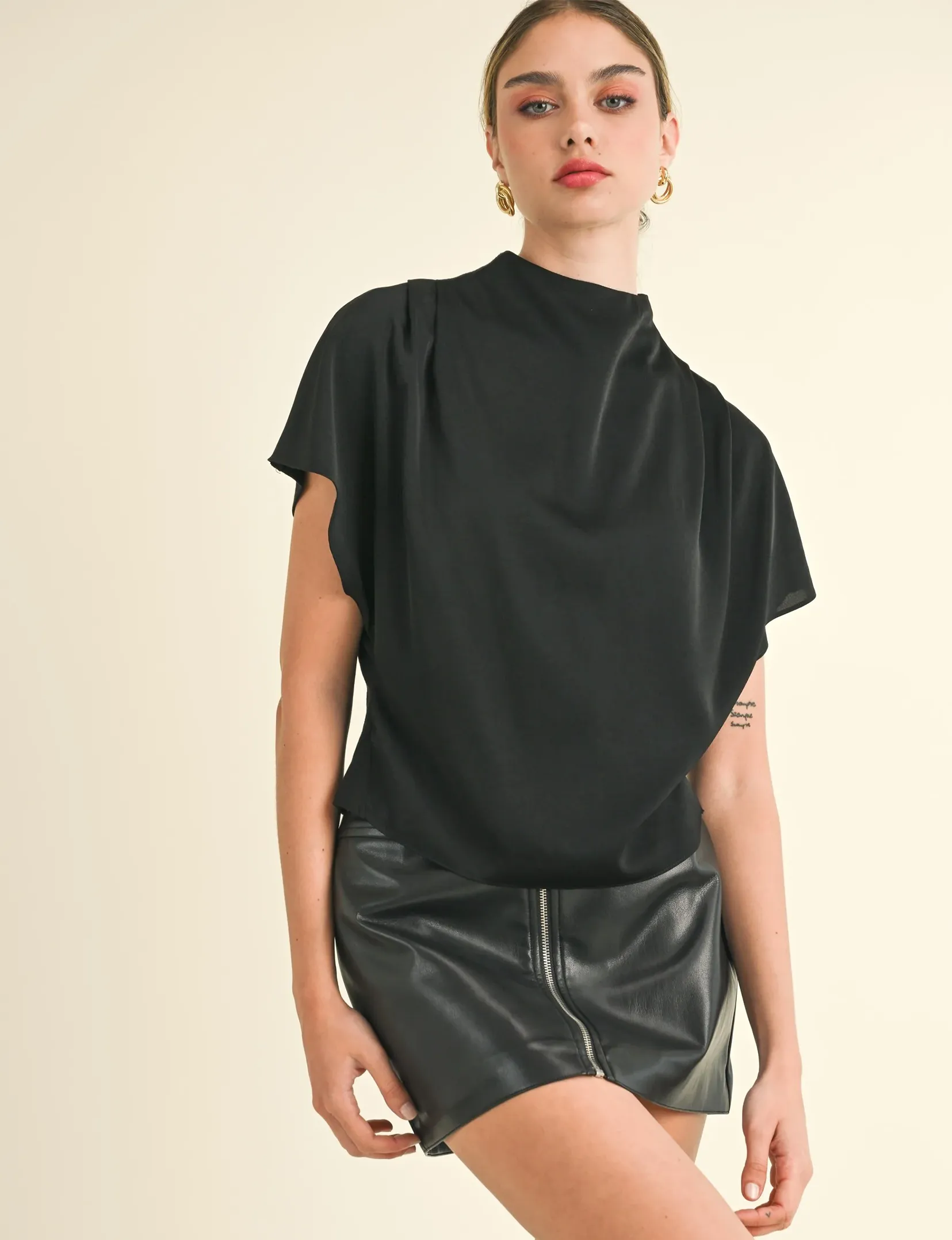Jeannie Top, Black desk chic