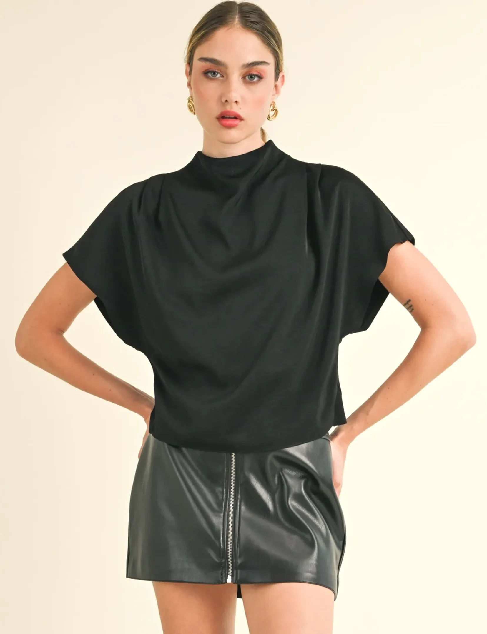 Jeannie Top, Black desk chic