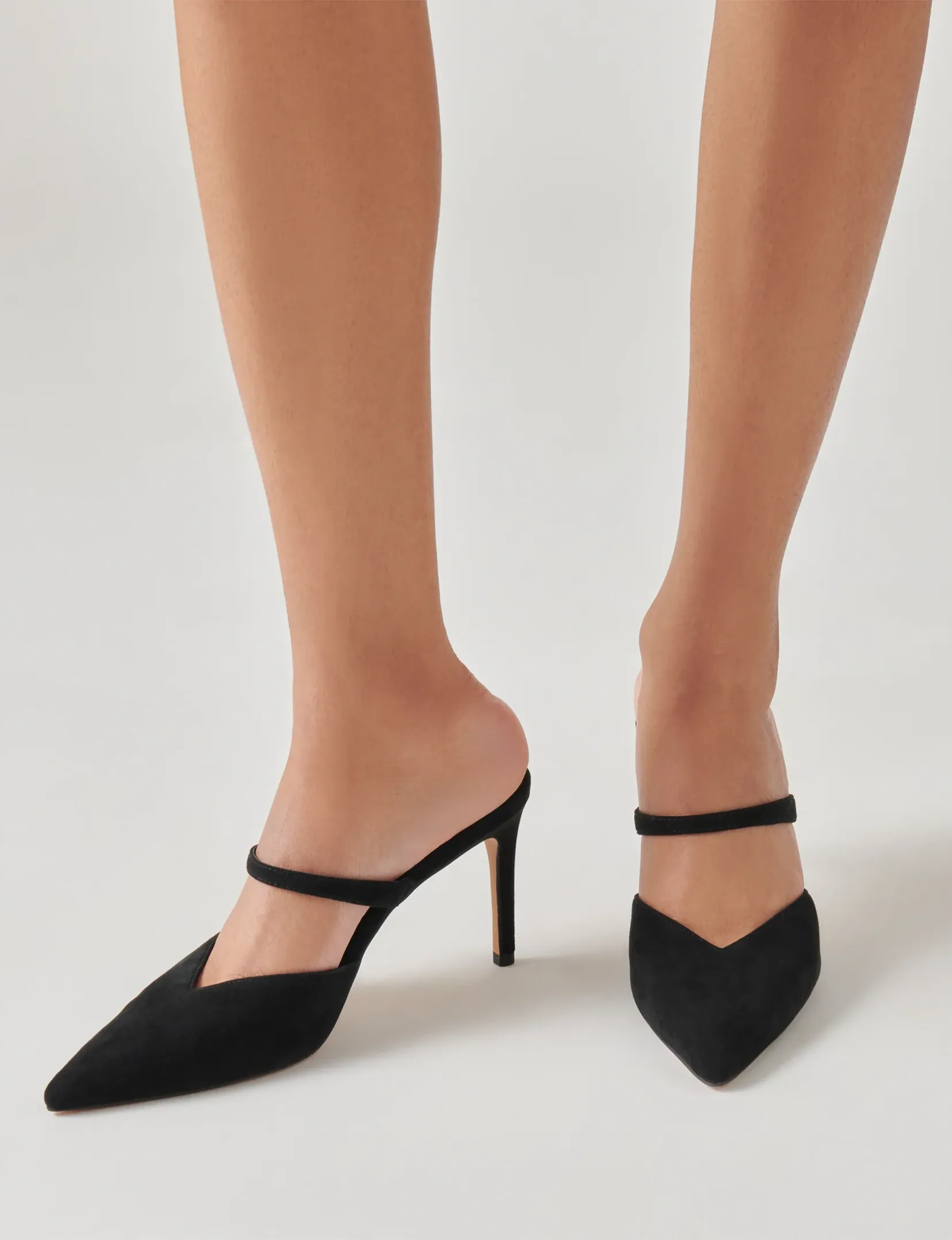 Kanika High Heels, Onyx Suede shine more
