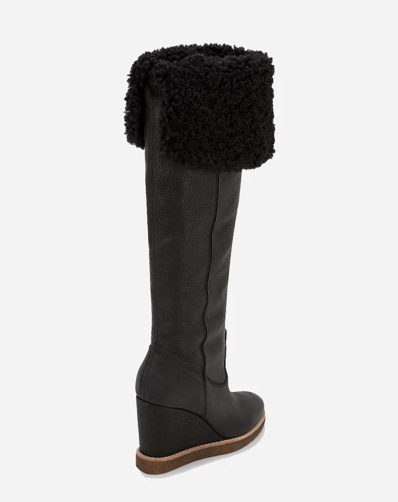 Perly Boots in Black blend look
