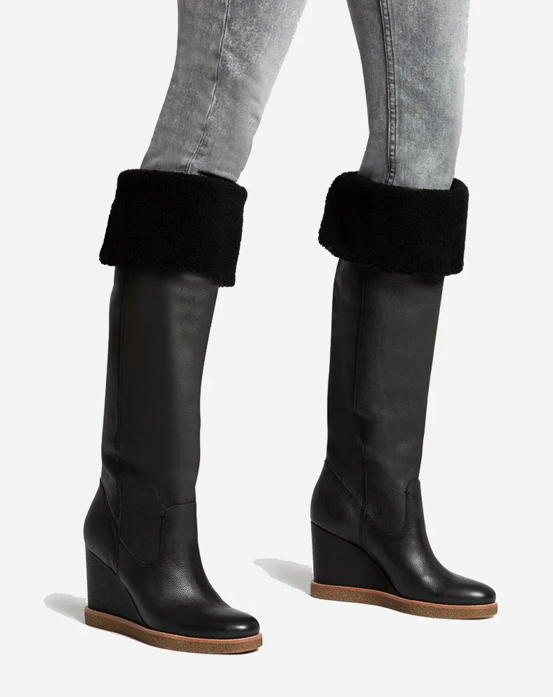 Perly Boots in Black blend look