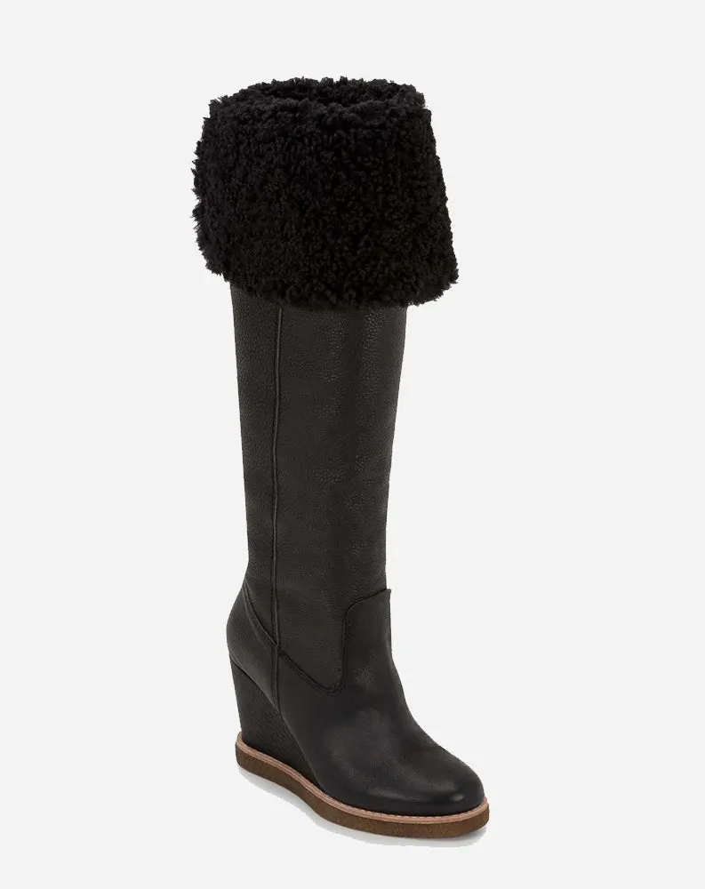 Perly Boots in Black blend look