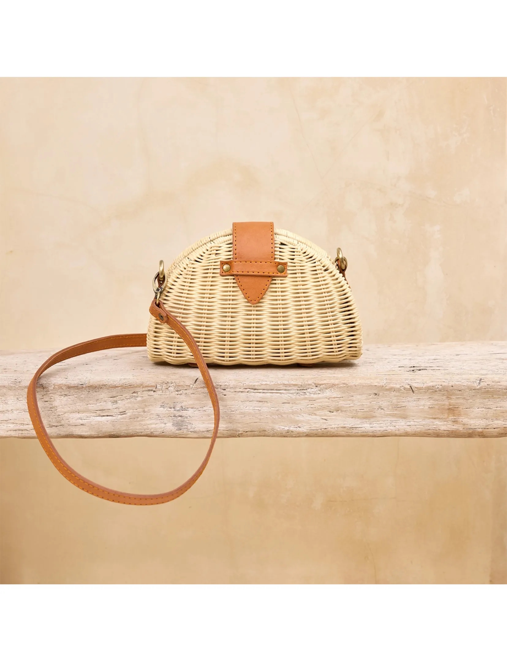 Rattan Clamshell Clutch, Ivory mini form