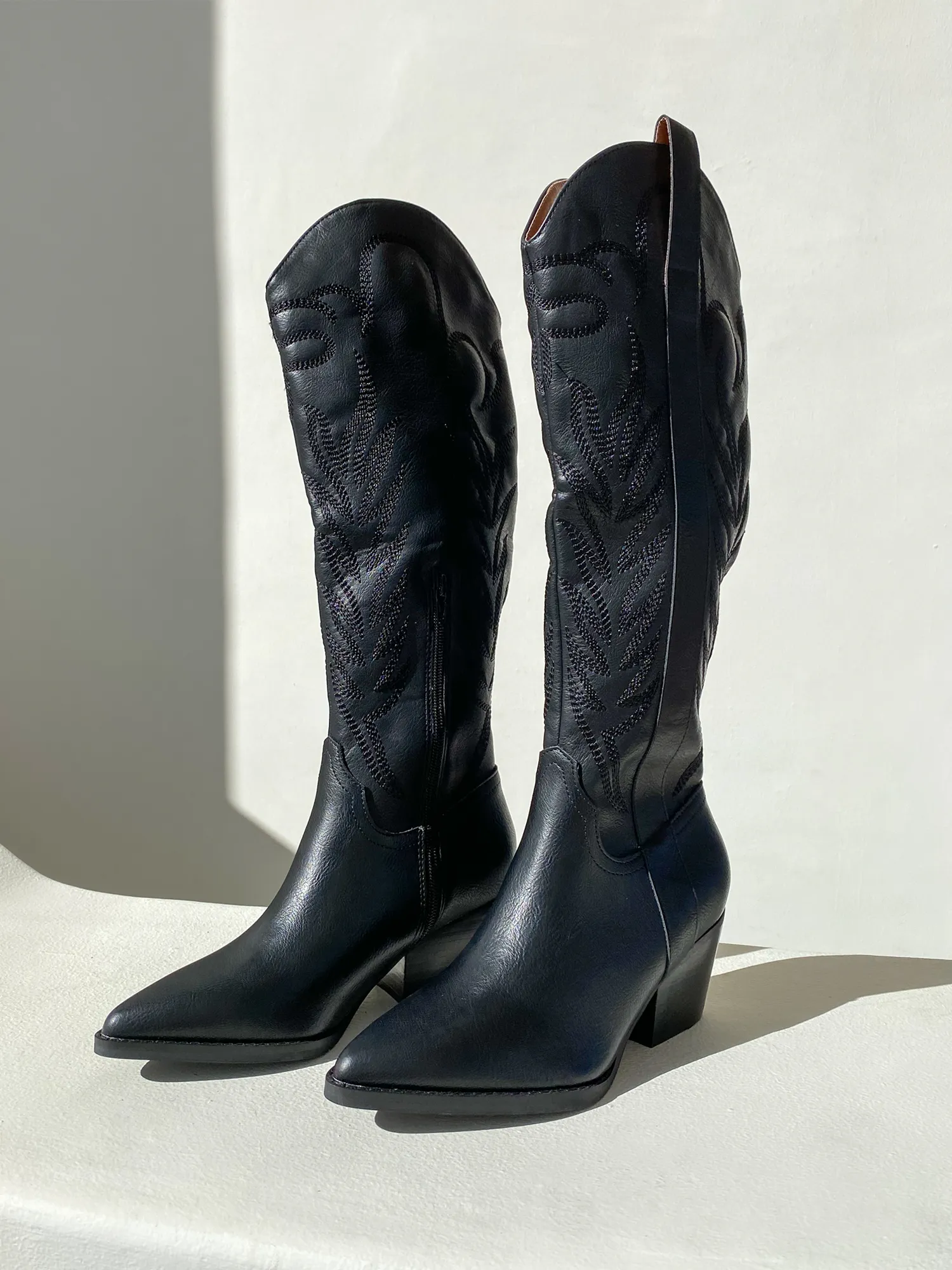 Samara Cowgirl Boot in Black shine calm