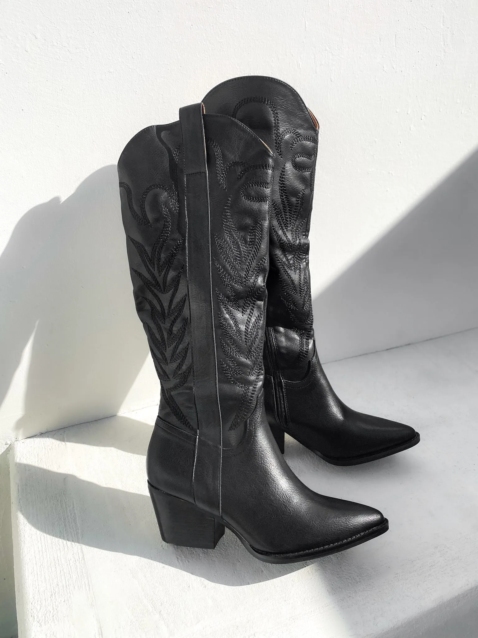 Samara Cowgirl Boot in Black shine calm