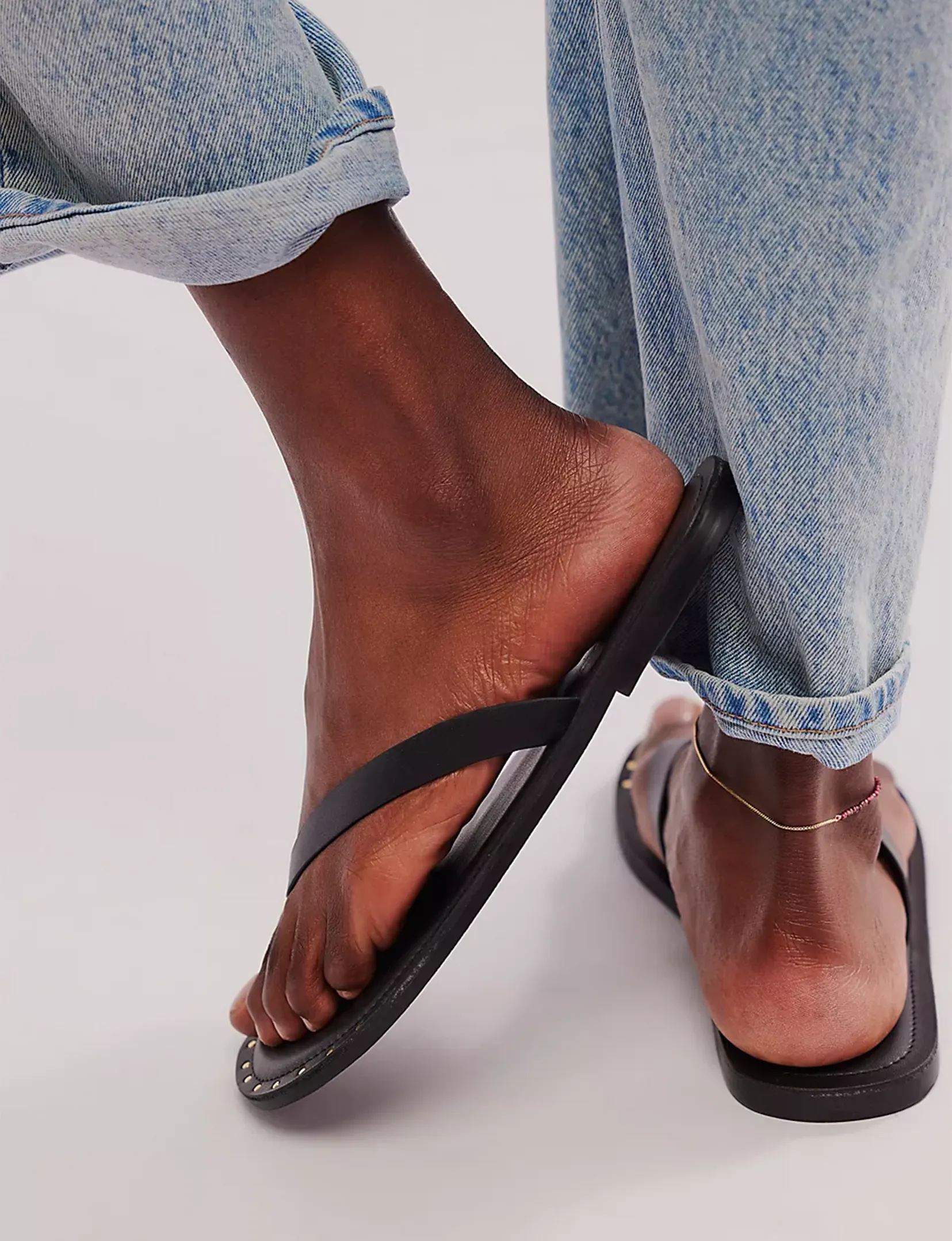 Sona Thong Sandal, Black strap soft
