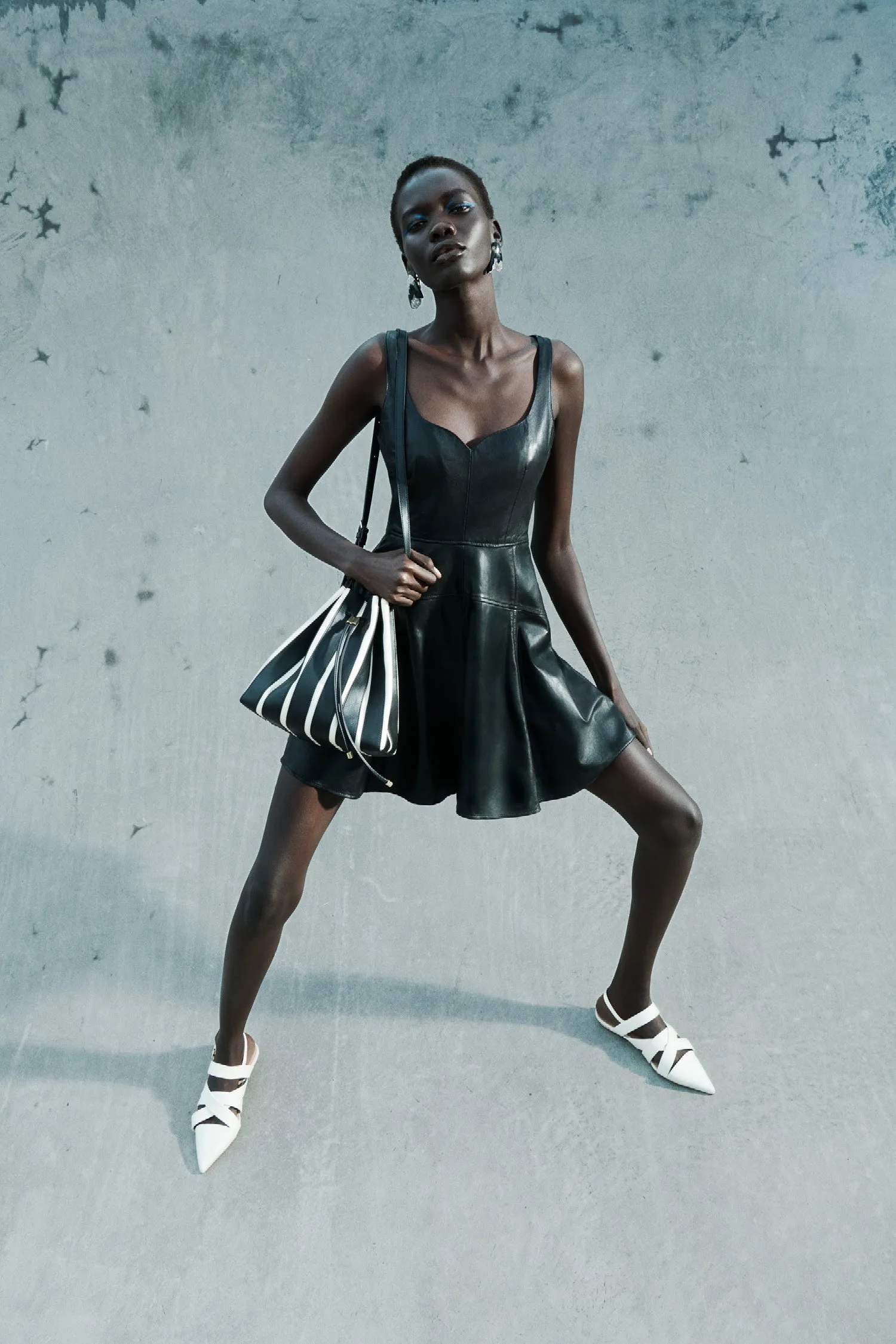 Thais Dress - Noir scandi clean