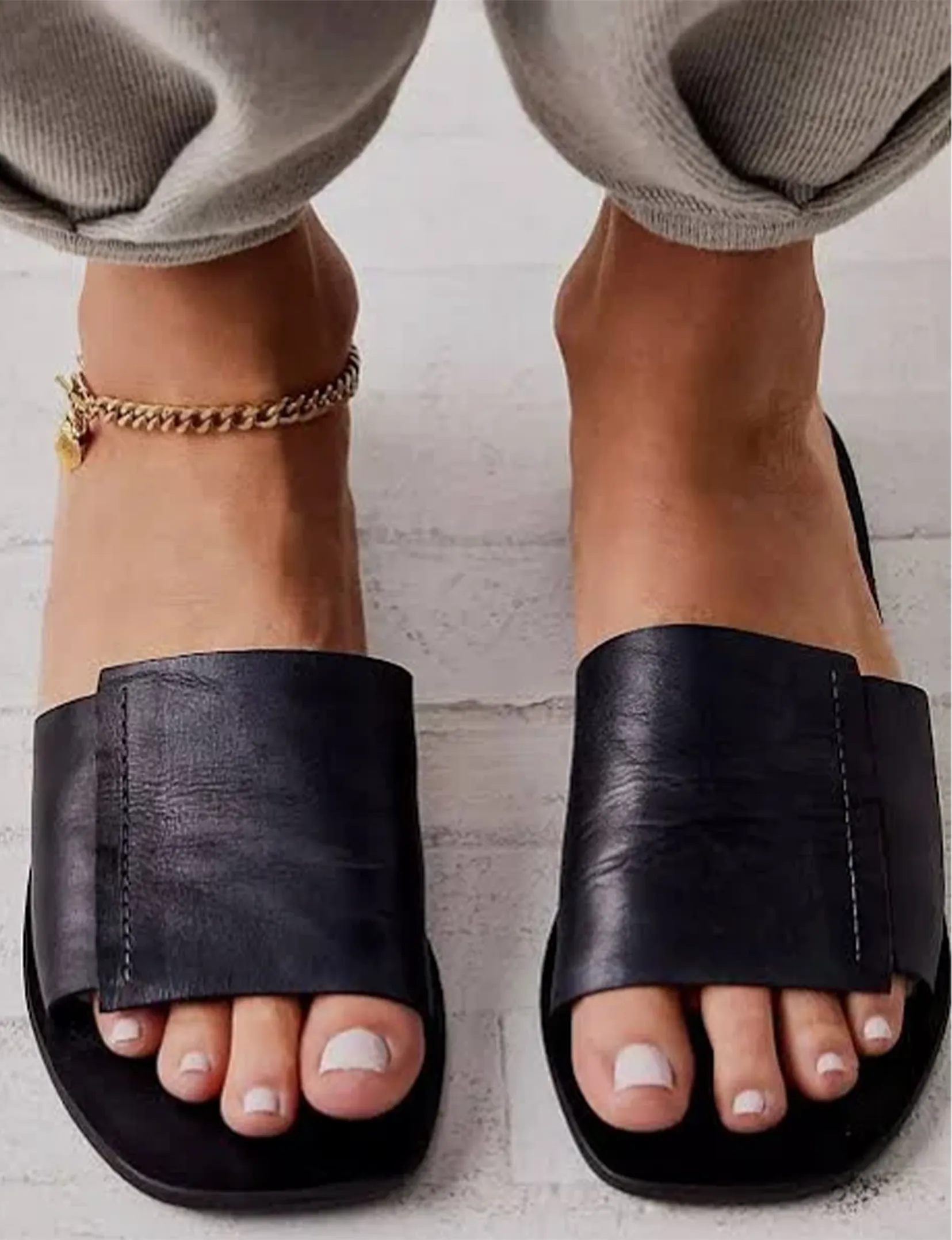Verona Slide Sandal, Black cozy zone