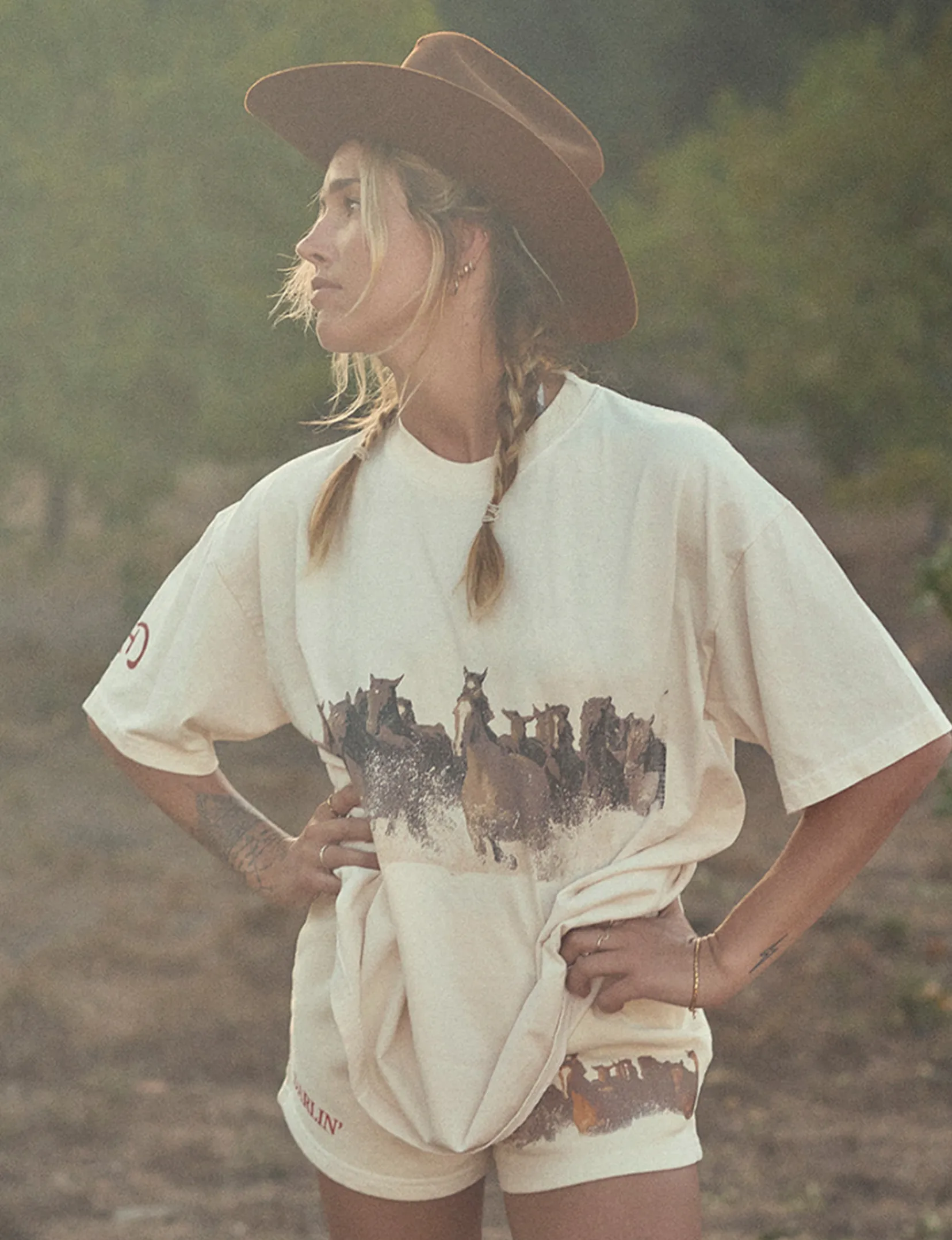 Wild Horse Tee, Creme open vibe
