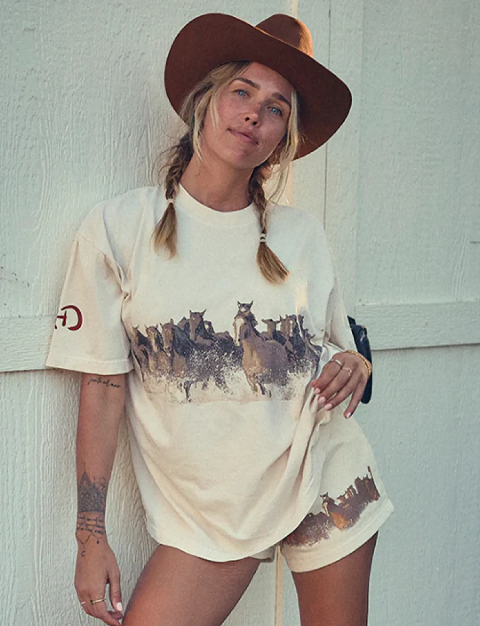 Wild Horse Tee, Creme open vibe